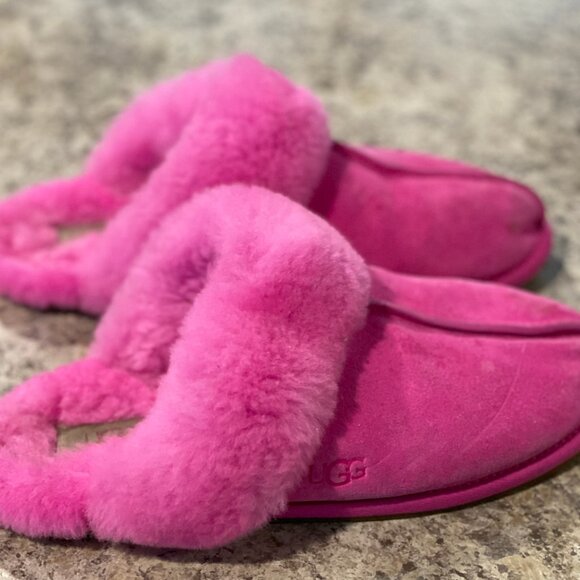 UGG - Picture 2 of 5